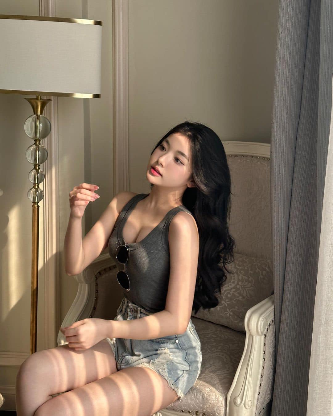 Quynh Truong Mukbang Sexy Với Style Đi Biển Xuyên Thấu
