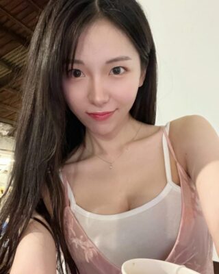 nu youtuber han quoc khien fan thich thu vi cu di du lich la review phong ngu phong tam 305 6397943