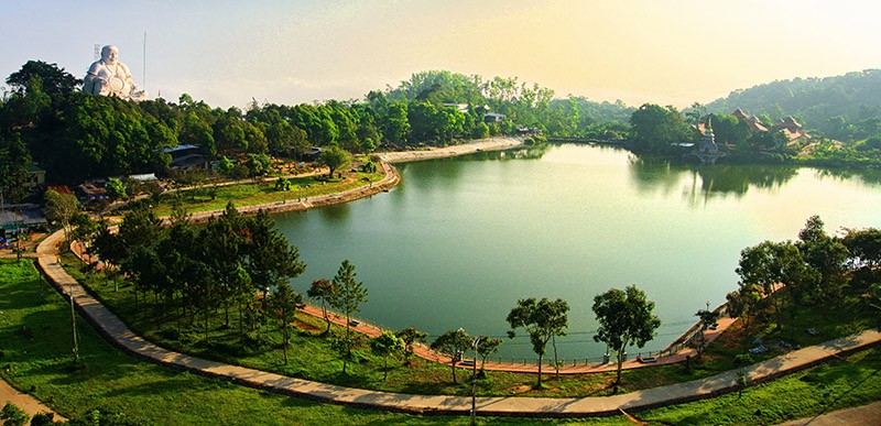 Hồ Thủy Liêm - chiếc gương phong ấn