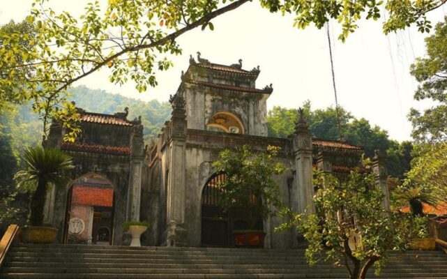 Đền Cổ Bên Sông Hồng – Hà Nội (bị nuốt chửng bởi dòng sông)