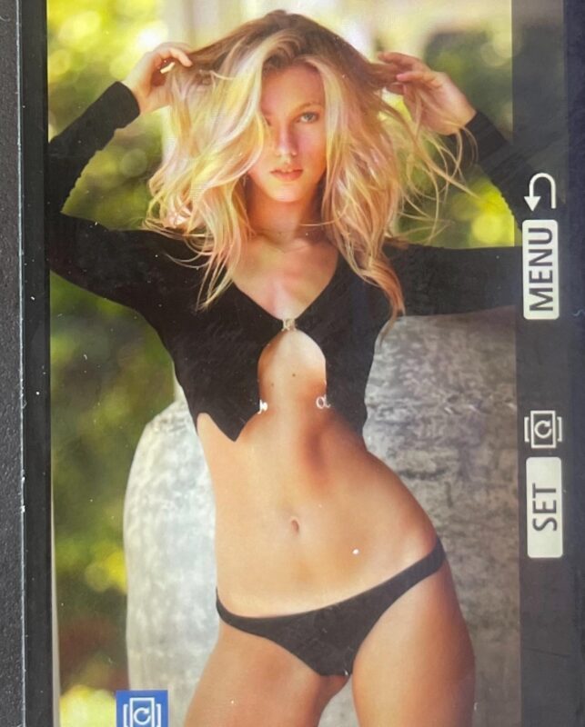 Tôn đường cong qua trang phục