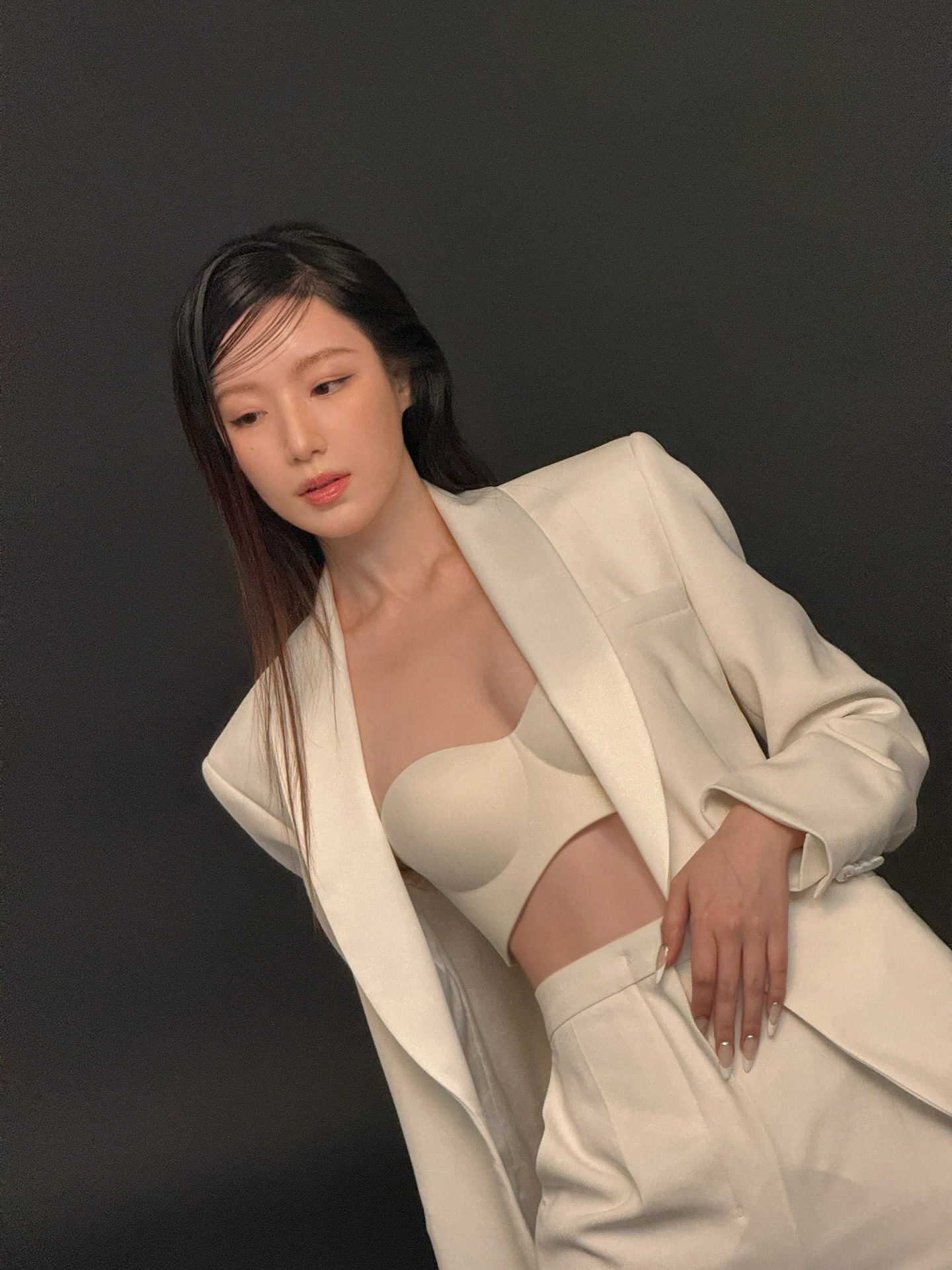 SHUHUA thần thái high-fashion